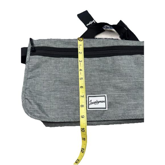 Journeyman Messenger Bag Men's Gray Cell Pocket Flap Closure Shoulder Strap NWT - Picture 8 of 11